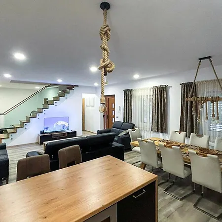 Luxurious In Vikendica *