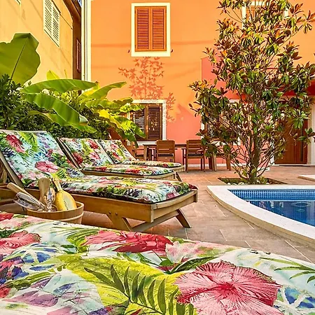 Semesterbostad Luxurious In